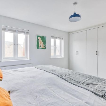 5 Bed House In Gloucester Hucclecote Luaran gambar