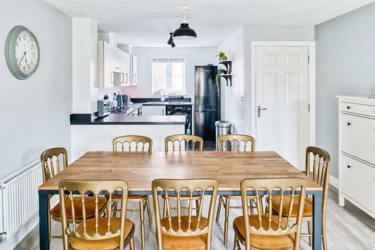 5 Bed House In Gloucester Hucclecote Luaran gambar