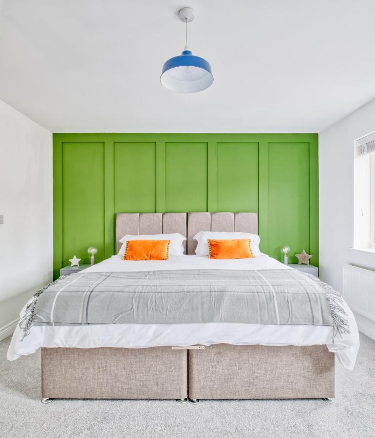 5 Bed House In Gloucester Hucclecote Luaran gambar
