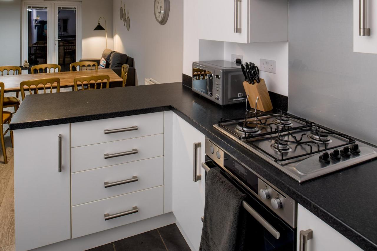 5 Bed House In Gloucester Hucclecote Luaran gambar