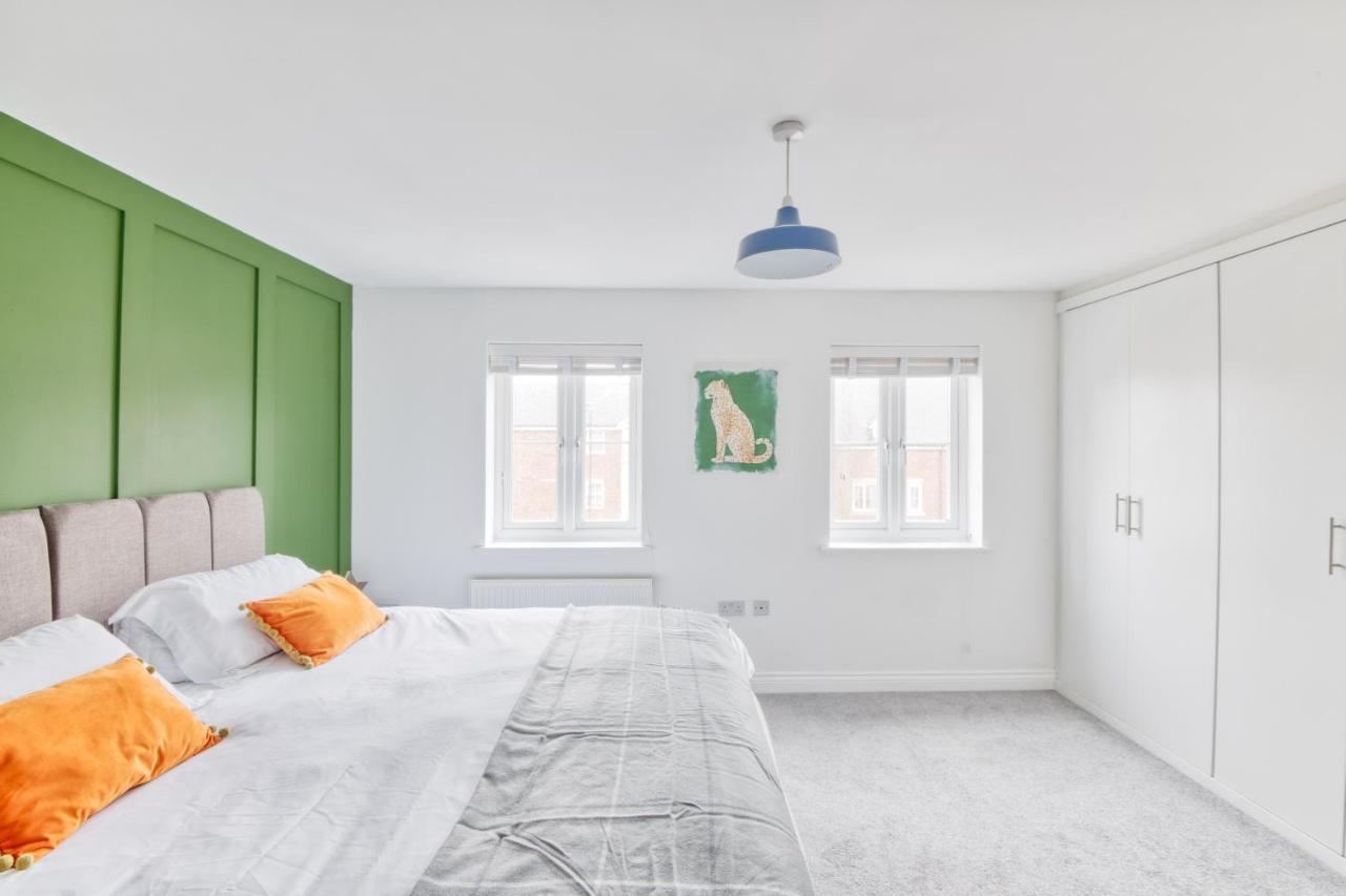 5 Bed House In Gloucester Hucclecote Luaran gambar